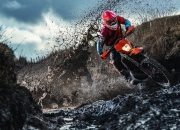 开云足球直播-当灰熊的铁蹄碾过雄鹿的荣耀，哈登在纪录之夜投下的时代阴影