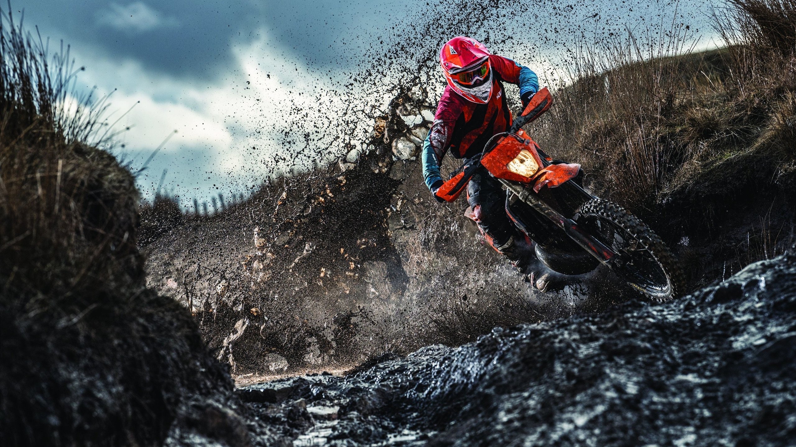 红色闪电撕裂银箭阵线,汉密尔顿绝地反击点燃赛场,法拉利力克梅赛德斯书写新章